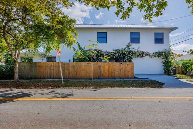 740 Winters, West Palm Beach, FL 33405