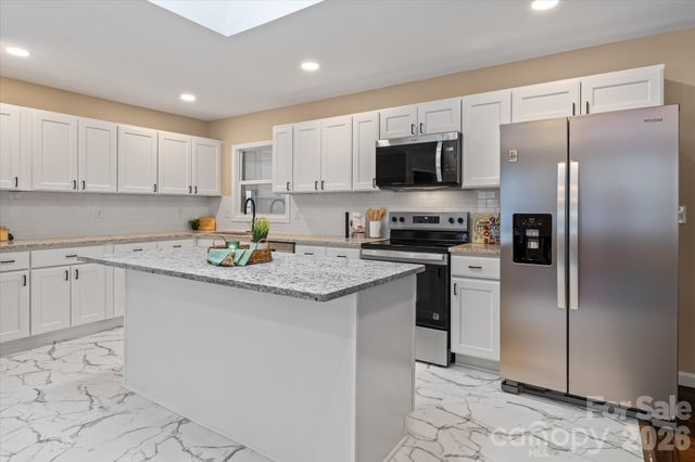 1090 Shalimar Drive, Winston Salem, NC 27107