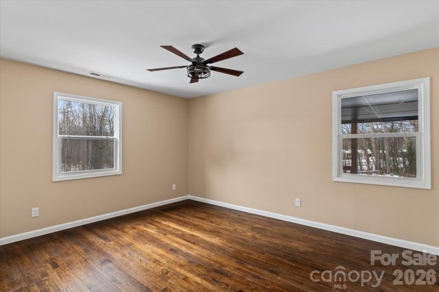 1090 Shalimar Drive, Winston Salem, NC 27107