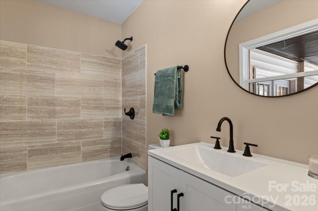 1090 Shalimar Drive, Winston Salem, NC 27107