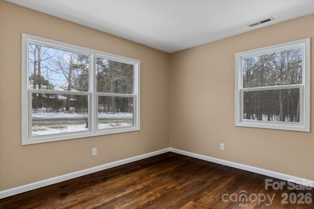 1090 Shalimar Drive, Winston Salem, NC 27107