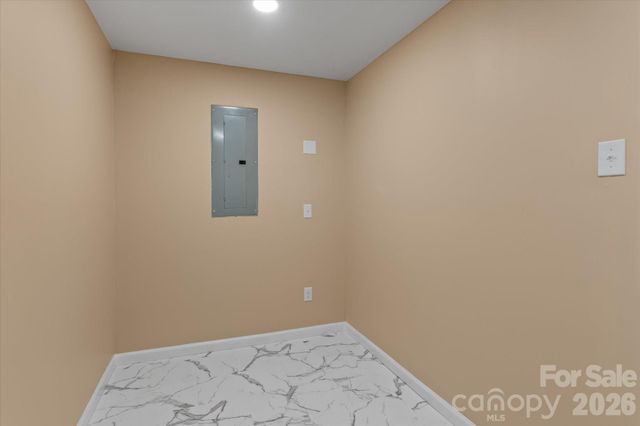 1090 Shalimar Drive, Winston Salem, NC 27107