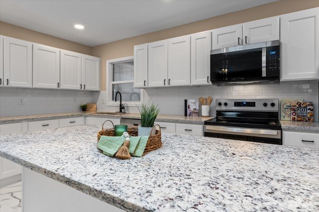 1090 Shalimar Drive, Winston Salem, NC 27107