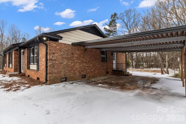 1090 Shalimar Drive, Winston Salem, NC 27107