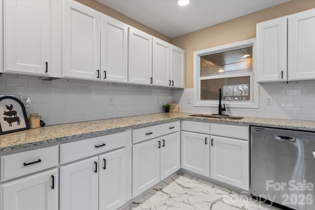 1090 Shalimar Drive, Winston Salem, NC 27107