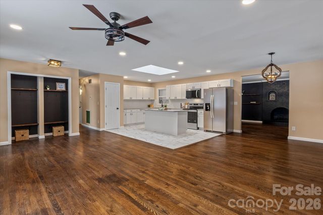 1090 Shalimar Drive, Winston Salem, NC 27107