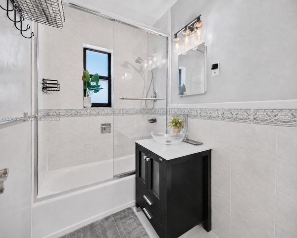 300 NW 28th Street, Wilton Manors, FL 33311
