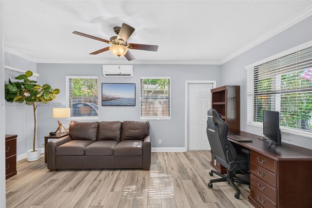300 NW 28th Street, Wilton Manors, FL 33311