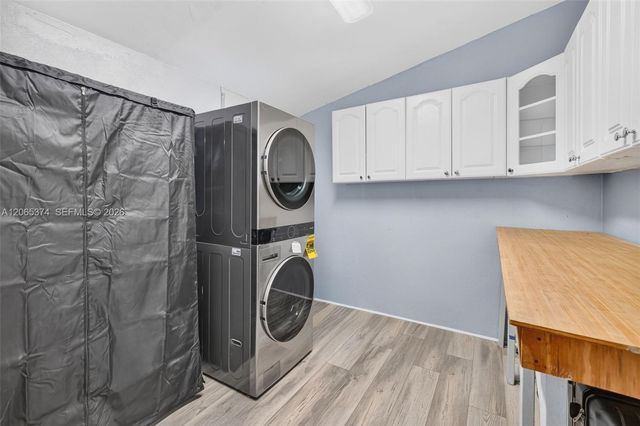 300 NW 28th Street, Wilton Manors, FL 33311