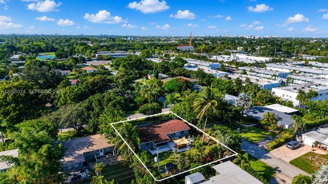 300 NW 28th Street, Wilton Manors, FL 33311