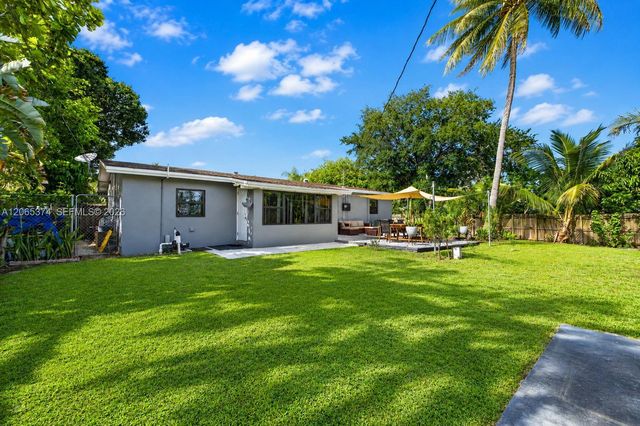 300 NW 28th Street, Wilton Manors, FL 33311