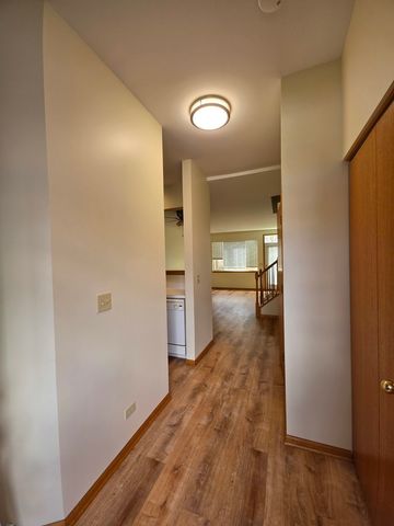 10 Waverly Court, Algonquin, IL 60102