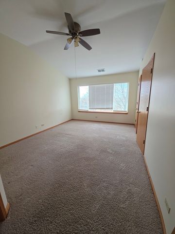 10 Waverly Court, Algonquin, IL 60102