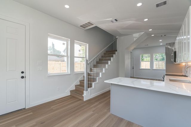 4512 Ward Street, Houston, TX 77021