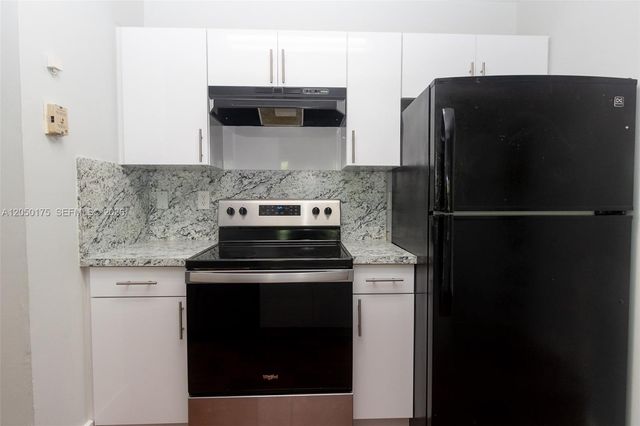 18308 NW 68th Avenue L, Hialeah, FL 33015