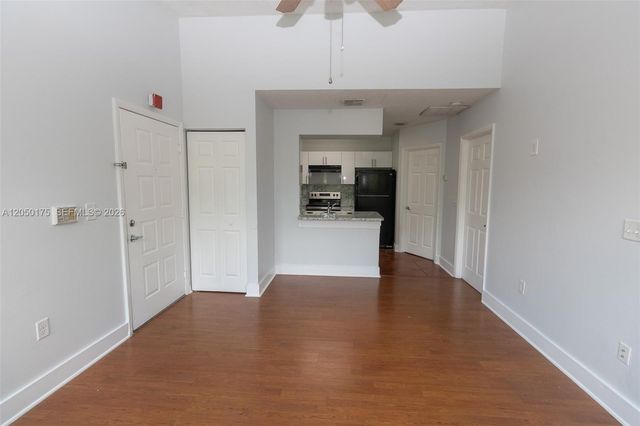 18308 NW 68th Avenue L, Hialeah, FL 33015