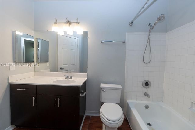 18308 NW 68th Avenue L, Hialeah, FL 33015