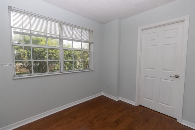 18308 NW 68th Avenue L, Hialeah, FL 33015