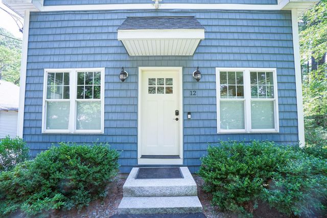 12 Grove Street, Windham, NH 03087