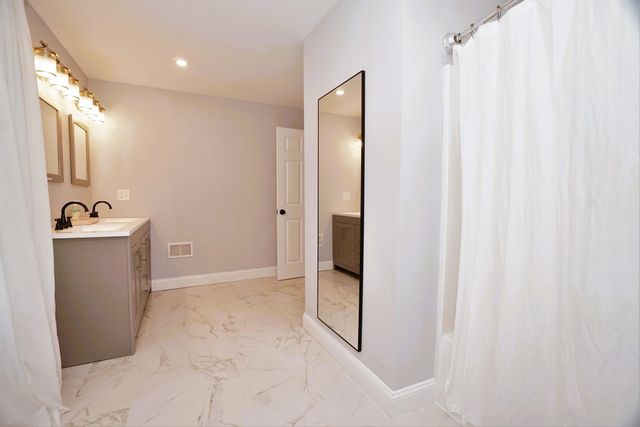 12 Grove Street, Windham, NH 03087