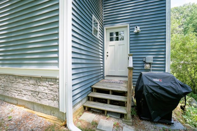 12 Grove Street, Windham, NH 03087