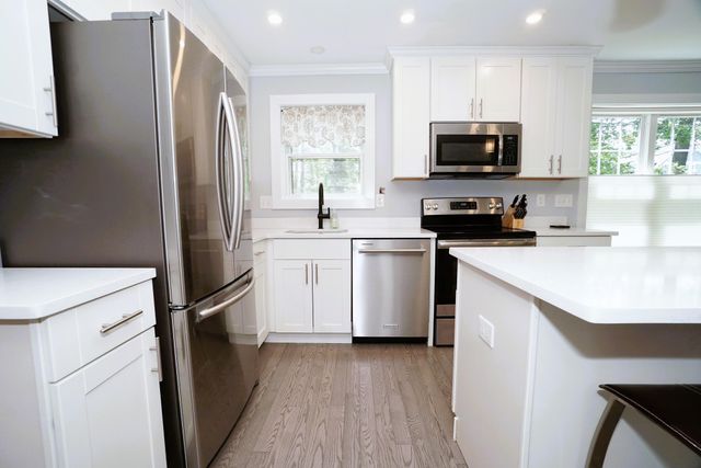 12 Grove Street, Windham, NH 03087