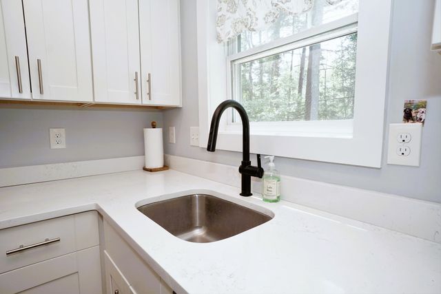 12 Grove Street, Windham, NH 03087