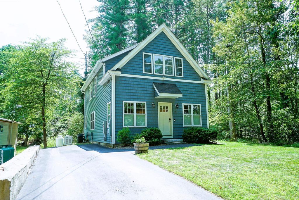 12 Grove Street, Windham, NH 03087