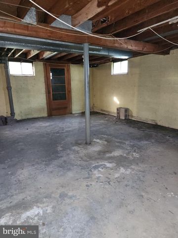 7 SARANAC RD, Hamilton, NJ 08619