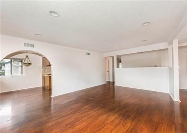 1019 E Walnut Avenue, Orange, CA 92867