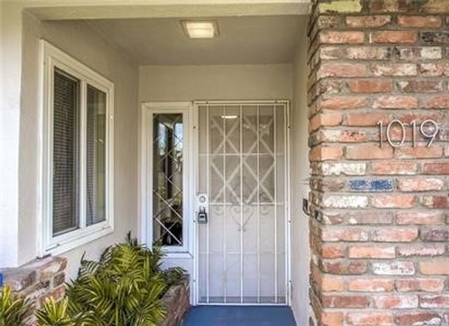 1019 E Walnut Avenue, Orange, CA 92867