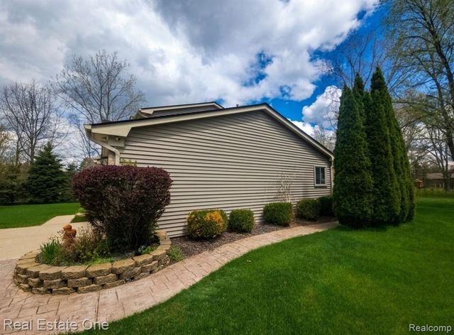 4656 Desert Bridge Court, Highland, MI 48356