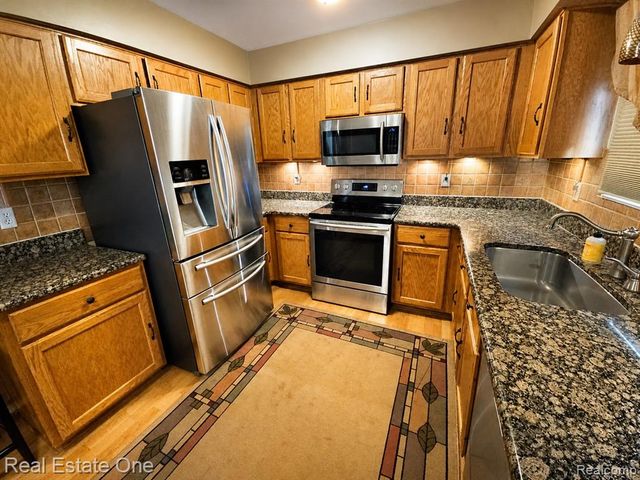 4656 Desert Bridge Court, Highland, MI 48356