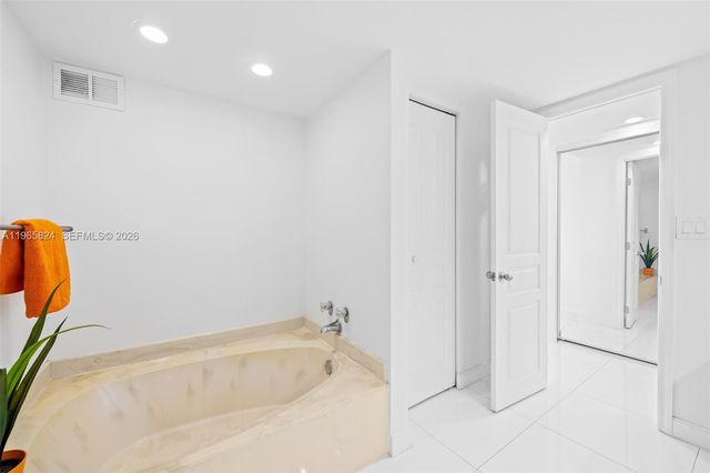 800 Parkview Dr 221, Hallandale Beach, FL 33009