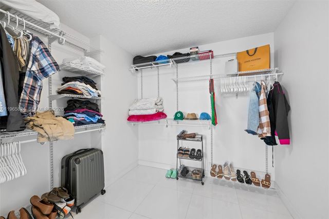 800 Parkview Dr 221, Hallandale Beach, FL 33009