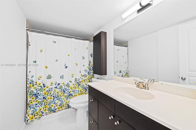 800 Parkview Dr 221, Hallandale Beach, FL 33009