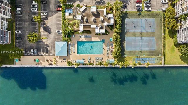 800 Parkview Dr 221, Hallandale Beach, FL 33009