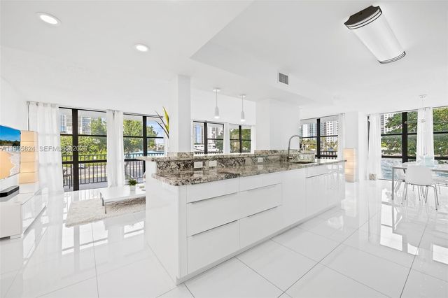 800 Parkview Dr 221, Hallandale Beach, FL 33009