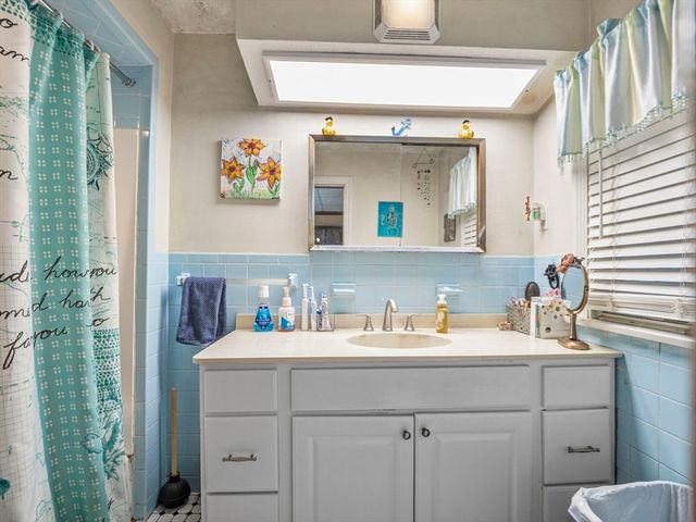 16 Felton St, Woburn, MA 01801