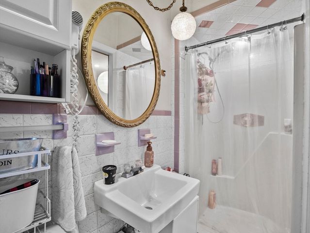 16 Felton St, Woburn, MA 01801