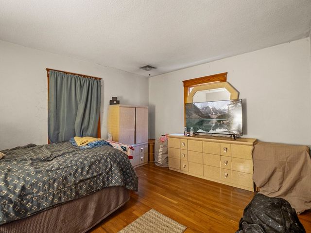 16 Felton St, Woburn, MA 01801