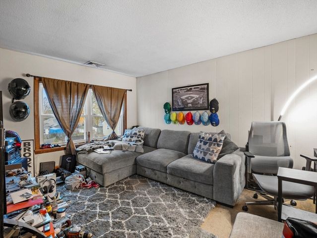 16 Felton St, Woburn, MA 01801