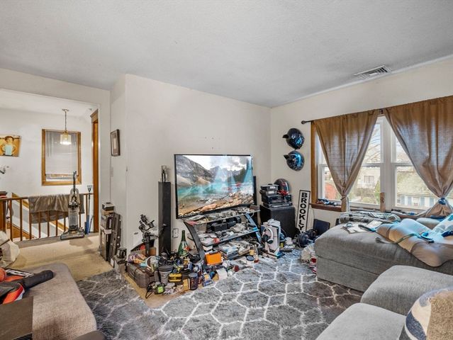 16 Felton St, Woburn, MA 01801