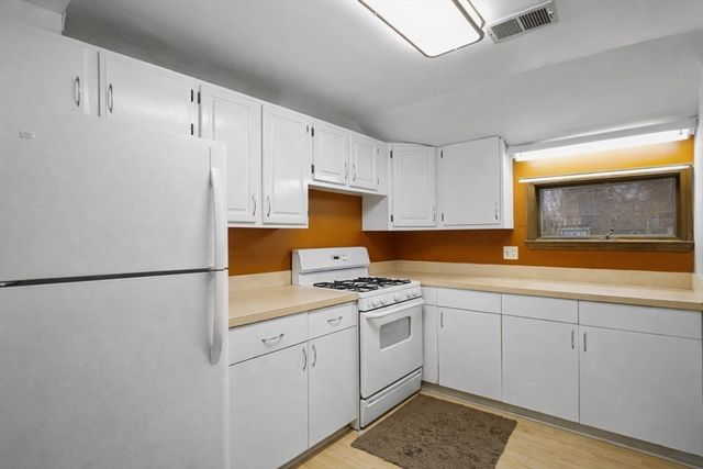 16 Felton St, Woburn, MA 01801