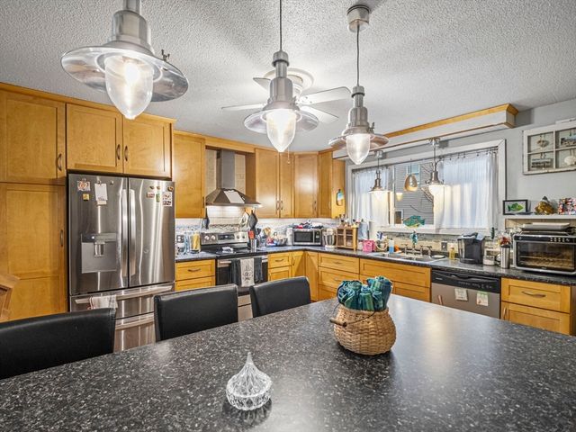 16 Felton St, Woburn, MA 01801