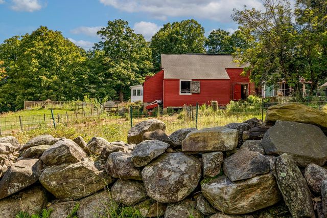 37 Cottage Street, Belchertown, MA 01007