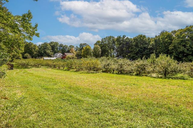 37 Cottage Street, Belchertown, MA 01007