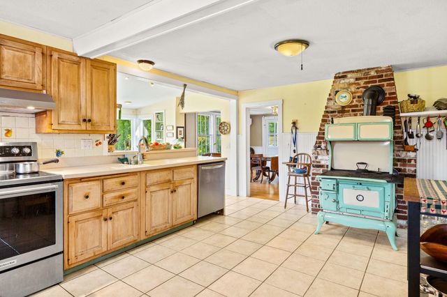 37 Cottage Street, Belchertown, MA 01007