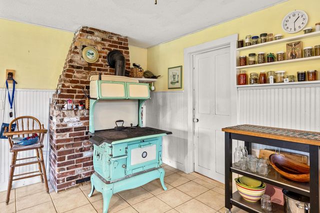 37 Cottage Street, Belchertown, MA 01007