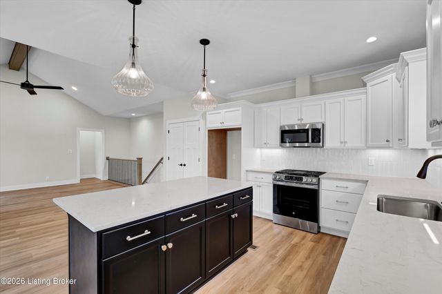 207 Cherry Hill Rd, Pewee Valley, KY 40056